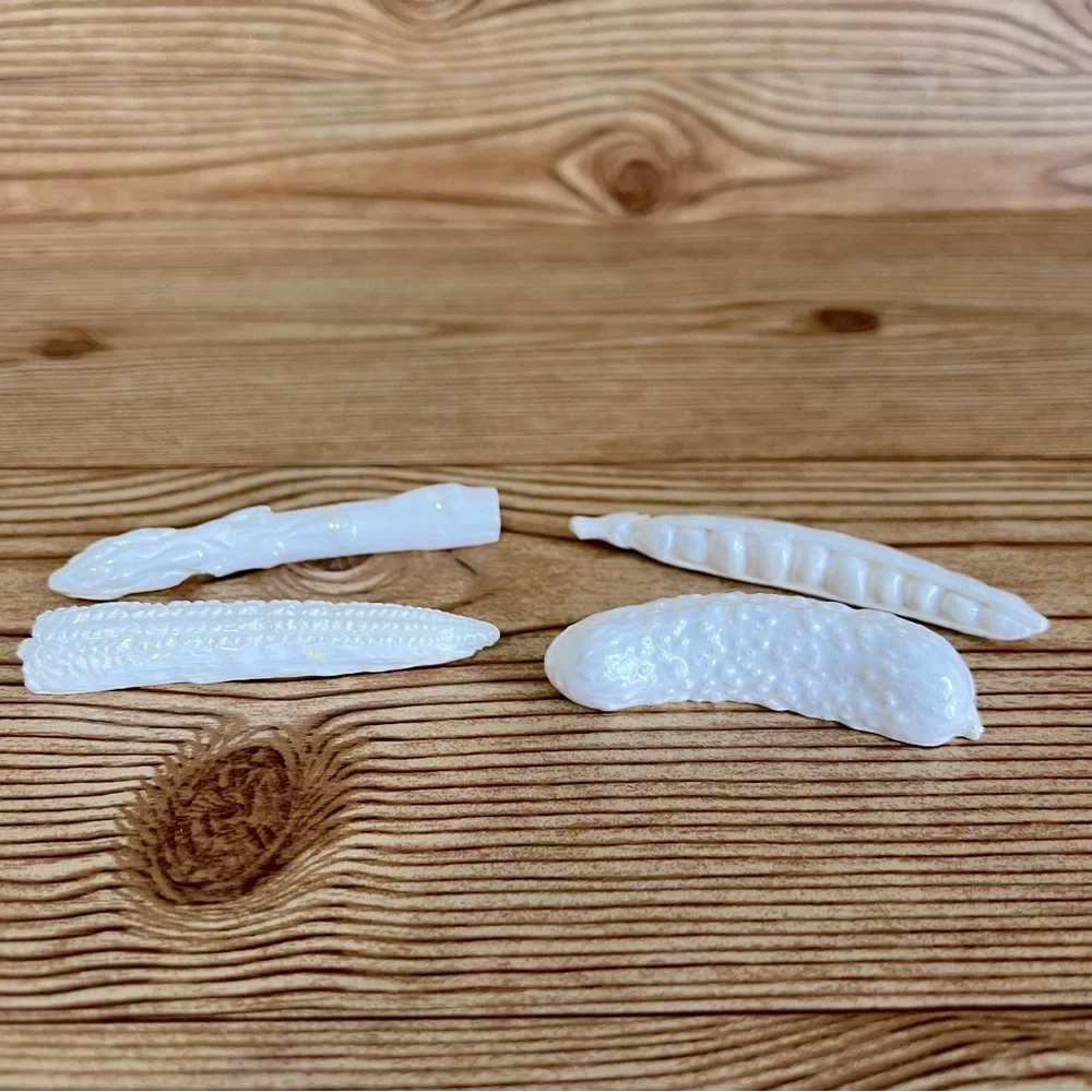 la galine Set of 4 White Vegetable Forms Resin Knife Rests